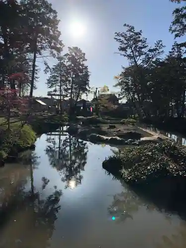 伊奈冨神社の庭園