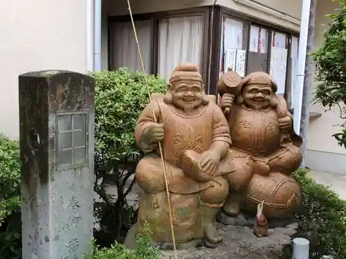 荒井神社の像