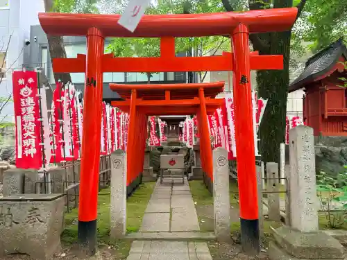 連理稲荷神社の{uncategorized: "未分類", other: "その他", undefined: "問題あり", building: "その他建物", grave: "お墓", sacred_gate: "鳥居", guardian: "狛犬", statue: "像", buddha: "仏像", history: "歴史", nature: "自然", garden: "庭園", animal: "動物", pagoda: "塔", temizu: "手水舎", mountain_gate: "山門・神門", sanctuary: "本殿・本堂", subordinate: "末社・摂社", art: "芸術", scenery: "景色", jizo: "地蔵", ema: "絵馬", goshuin: "御朱印", omikuji: "おみくじ", items: "授与品その他", amulet: "お守り", goshuincho: "御朱印帳", eats: "食事", festival: "お祭り", votive_dance: "神楽", shichigosan: "七五三参", wedding: "結婚式", experience: "体験その他", initially: "初詣", around: "周辺", anti_infection: "感染症対策"}