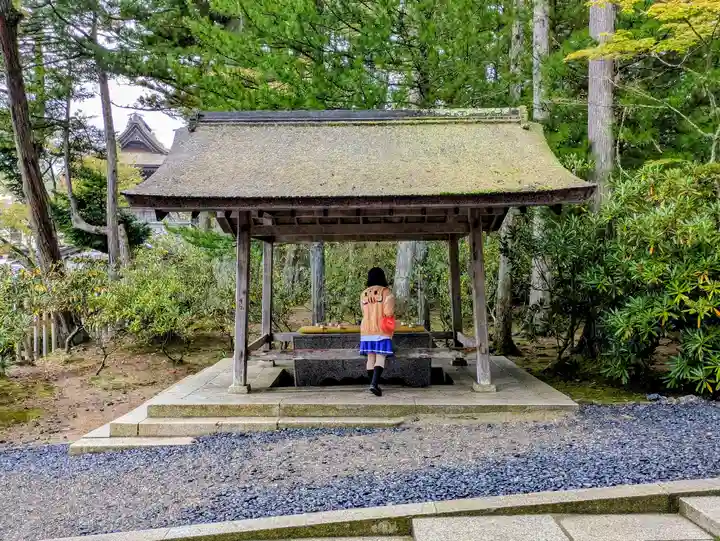 高野山金剛峯寺の手水舎