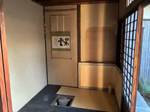 芬陀院の{uncategorized: "未分類", other: "その他", undefined: "問題あり", building: "その他建物", grave: "お墓", sacred_gate: "鳥居", guardian: "狛犬", statue: "像", buddha: "仏像", history: "歴史", nature: "自然", garden: "庭園", animal: "動物", pagoda: "塔", temizu: "手水舎", mountain_gate: "山門・神門", sanctuary: "本殿・本堂", subordinate: "末社・摂社", art: "芸術", scenery: "景色", jizo: "地蔵", ema: "絵馬", goshuin: "御朱印", omikuji: "おみくじ", items: "授与品その他", amulet: "お守り", goshuincho: "御朱印帳", eats: "食事", festival: "お祭り", votive_dance: "神楽", shichigosan: "七五三参", wedding: "結婚式", experience: "体験その他", initially: "初詣", around: "周辺", anti_infection: "感染症対策"}