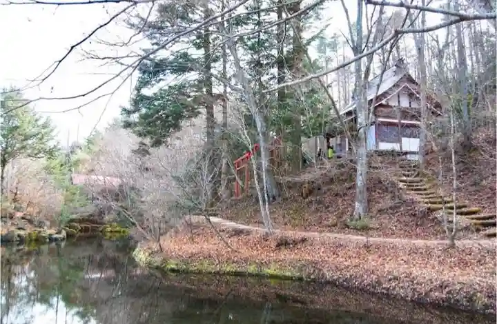 稲荷社(忍野八海 出口池)の本殿・本堂