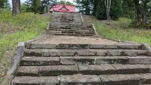 共成神社の庭園