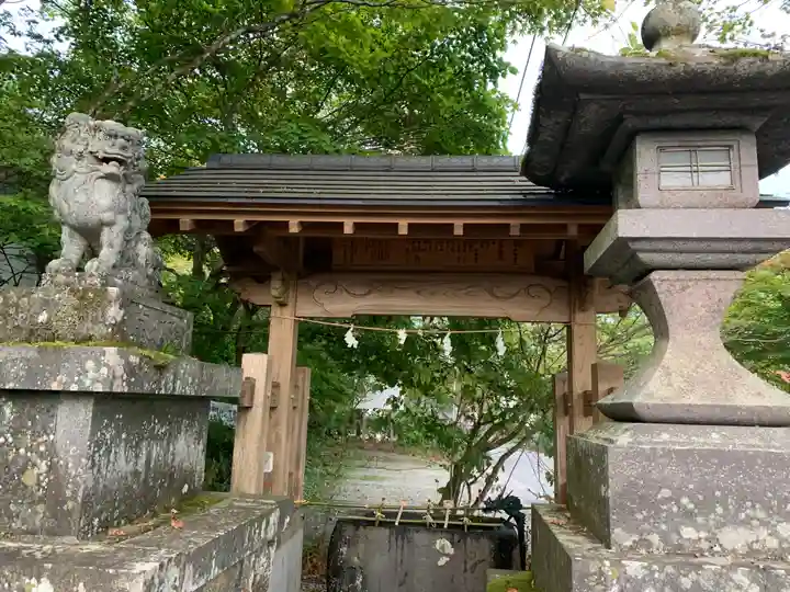 熊野皇大神社の手水舎
