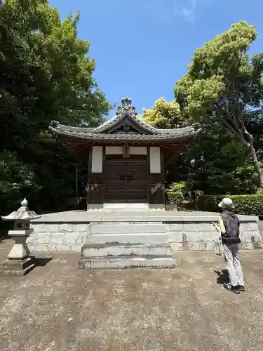 砥鹿神社（砥鹿大明神）の{uncategorized: "未分類", other: "その他", undefined: "問題あり", building: "その他建物", grave: "お墓", sacred_gate: "鳥居", guardian: "狛犬", statue: "像", buddha: "仏像", history: "歴史", nature: "自然", garden: "庭園", animal: "動物", pagoda: "塔", temizu: "手水舎", mountain_gate: "山門・神門", sanctuary: "本殿・本堂", subordinate: "末社・摂社", art: "芸術", scenery: "景色", jizo: "地蔵", ema: "絵馬", goshuin: "御朱印", omikuji: "おみくじ", items: "授与品その他", amulet: "お守り", goshuincho: "御朱印帳", eats: "食事", festival: "お祭り", votive_dance: "神楽", shichigosan: "七五三参", wedding: "結婚式", experience: "体験その他", initially: "初詣", around: "周辺", anti_infection: "感染症対策"}