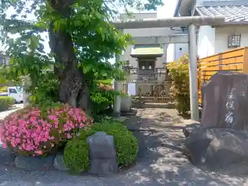 神社の{uncategorized: "未分類", other: "その他", undefined: "問題あり", building: "その他建物", grave: "お墓", sacred_gate: "鳥居", guardian: "狛犬", statue: "像", buddha: "仏像", history: "歴史", nature: "自然", garden: "庭園", animal: "動物", pagoda: "塔", temizu: "手水舎", mountain_gate: "山門・神門", sanctuary: "本殿・本堂", subordinate: "末社・摂社", art: "芸術", scenery: "景色", jizo: "地蔵", ema: "絵馬", goshuin: "御朱印", omikuji: "おみくじ", items: "授与品その他", amulet: "お守り", goshuincho: "御朱印帳", eats: "食事", festival: "お祭り", votive_dance: "神楽", shichigosan: "七五三参", wedding: "結婚式", experience: "体験その他", initially: "初詣", around: "周辺", anti_infection: "感染症対策"}