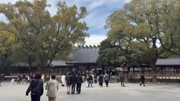 熱田神宮の{uncategorized: "未分類", other: "その他", undefined: "問題あり", building: "その他建物", grave: "お墓", sacred_gate: "鳥居", guardian: "狛犬", statue: "像", buddha: "仏像", history: "歴史", nature: "自然", garden: "庭園", animal: "動物", pagoda: "塔", temizu: "手水舎", mountain_gate: "山門・神門", sanctuary: "本殿・本堂", subordinate: "末社・摂社", art: "芸術", scenery: "景色", jizo: "地蔵", ema: "絵馬", goshuin: "御朱印", omikuji: "おみくじ", items: "授与品その他", amulet: "お守り", goshuincho: "御朱印帳", eats: "食事", festival: "お祭り", votive_dance: "神楽", shichigosan: "七五三参", wedding: "結婚式", experience: "体験その他", initially: "初詣", around: "周辺", anti_infection: "感染症対策"}