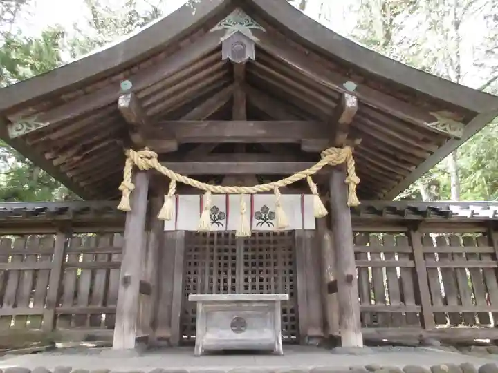 諏訪大社上社前宮の本殿・本堂