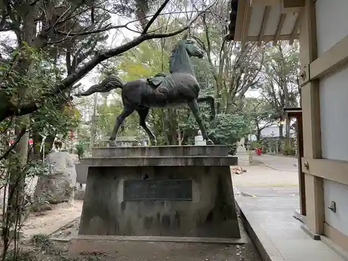 漆部神社の像