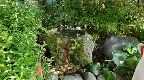 子安稲荷神社の手水舎