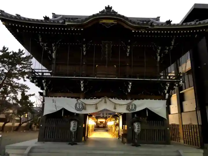 桑名宗社(春日神社)の山門・神門