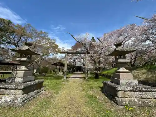 田口招魂社の{uncategorized: "未分類", other: "その他", undefined: "問題あり", building: "その他建物", grave: "お墓", sacred_gate: "鳥居", guardian: "狛犬", statue: "像", buddha: "仏像", history: "歴史", nature: "自然", garden: "庭園", animal: "動物", pagoda: "塔", temizu: "手水舎", mountain_gate: "山門・神門", sanctuary: "本殿・本堂", subordinate: "末社・摂社", art: "芸術", scenery: "景色", jizo: "地蔵", ema: "絵馬", goshuin: "御朱印", omikuji: "おみくじ", items: "授与品その他", amulet: "お守り", goshuincho: "御朱印帳", eats: "食事", festival: "お祭り", votive_dance: "神楽", shichigosan: "七五三参", wedding: "結婚式", experience: "体験その他", initially: "初詣", around: "周辺", anti_infection: "感染症対策"}