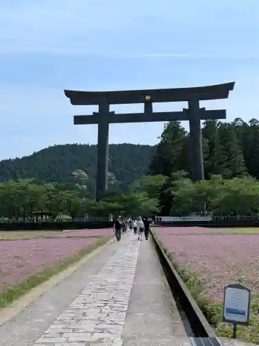 大斎原（熊野本宮大社旧社地）の{uncategorized: "未分類", other: "その他", undefined: "問題あり", building: "その他建物", grave: "お墓", sacred_gate: "鳥居", guardian: "狛犬", statue: "像", buddha: "仏像", history: "歴史", nature: "自然", garden: "庭園", animal: "動物", pagoda: "塔", temizu: "手水舎", mountain_gate: "山門・神門", sanctuary: "本殿・本堂", subordinate: "末社・摂社", art: "芸術", scenery: "景色", jizo: "地蔵", ema: "絵馬", goshuin: "御朱印", omikuji: "おみくじ", items: "授与品その他", amulet: "お守り", goshuincho: "御朱印帳", eats: "食事", festival: "お祭り", votive_dance: "神楽", shichigosan: "七五三参", wedding: "結婚式", experience: "体験その他", initially: "初詣", around: "周辺", anti_infection: "感染症対策"}