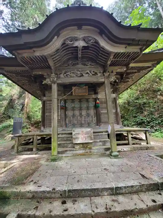 岩崎観世音堂の本殿・本堂