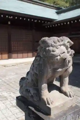 山梨縣護國神社の狛犬