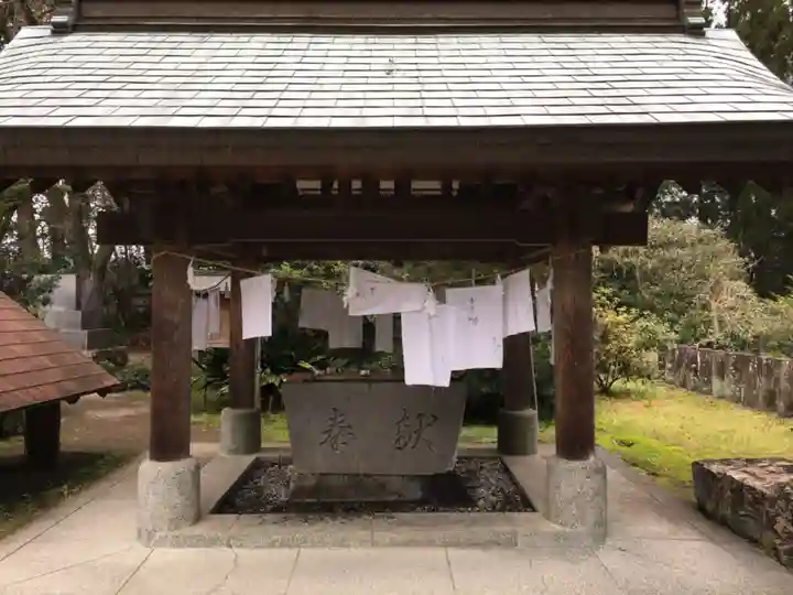 都萬神社の手水舎