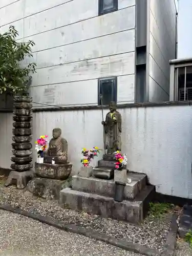 浄念寺の{uncategorized: "未分類", other: "その他", undefined: "問題あり", building: "その他建物", grave: "お墓", sacred_gate: "鳥居", guardian: "狛犬", statue: "像", buddha: "仏像", history: "歴史", nature: "自然", garden: "庭園", animal: "動物", pagoda: "塔", temizu: "手水舎", mountain_gate: "山門・神門", sanctuary: "本殿・本堂", subordinate: "末社・摂社", art: "芸術", scenery: "景色", jizo: "地蔵", ema: "絵馬", goshuin: "御朱印", omikuji: "おみくじ", items: "授与品その他", amulet: "お守り", goshuincho: "御朱印帳", eats: "食事", festival: "お祭り", votive_dance: "神楽", shichigosan: "七五三参", wedding: "結婚式", experience: "体験その他", initially: "初詣", around: "周辺", anti_infection: "感染症対策"}