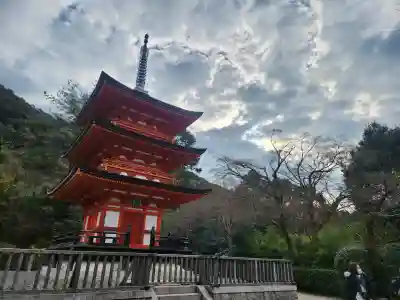 清水寺の{uncategorized: "未分類", other: "その他", undefined: "問題あり", building: "その他建物", grave: "お墓", sacred_gate: "鳥居", guardian: "狛犬", statue: "像", buddha: "仏像", history: "歴史", nature: "自然", garden: "庭園", animal: "動物", pagoda: "塔", temizu: "手水舎", mountain_gate: "山門・神門", sanctuary: "本殿・本堂", subordinate: "末社・摂社", art: "芸術", scenery: "景色", jizo: "地蔵", ema: "絵馬", goshuin: "御朱印", omikuji: "おみくじ", items: "授与品その他", amulet: "お守り", goshuincho: "御朱印帳", eats: "食事", festival: "お祭り", votive_dance: "神楽", shichigosan: "七五三参", wedding: "結婚式", experience: "体験その他", initially: "初詣", around: "周辺", anti_infection: "感染症対策"}