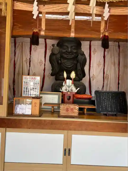 高岡関野神社の像