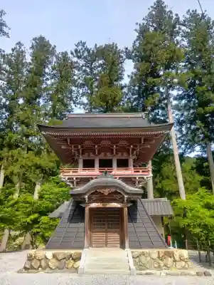華厳寺の{uncategorized: "未分類", other: "その他", undefined: "問題あり", building: "その他建物", grave: "お墓", sacred_gate: "鳥居", guardian: "狛犬", statue: "像", buddha: "仏像", history: "歴史", nature: "自然", garden: "庭園", animal: "動物", pagoda: "塔", temizu: "手水舎", mountain_gate: "山門・神門", sanctuary: "本殿・本堂", subordinate: "末社・摂社", art: "芸術", scenery: "景色", jizo: "地蔵", ema: "絵馬", goshuin: "御朱印", omikuji: "おみくじ", items: "授与品その他", amulet: "お守り", goshuincho: "御朱印帳", eats: "食事", festival: "お祭り", votive_dance: "神楽", shichigosan: "七五三参", wedding: "結婚式", experience: "体験その他", initially: "初詣", around: "周辺", anti_infection: "感染症対策"}