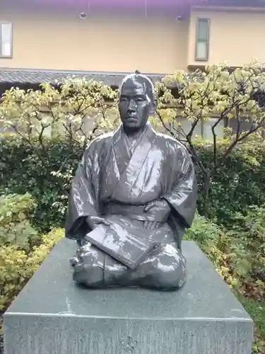 松陰神社の像