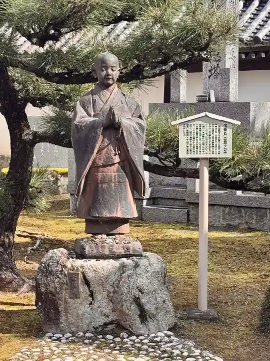 西教寺の{uncategorized: "未分類", other: "その他", undefined: "問題あり", building: "その他建物", grave: "お墓", sacred_gate: "鳥居", guardian: "狛犬", statue: "像", buddha: "仏像", history: "歴史", nature: "自然", garden: "庭園", animal: "動物", pagoda: "塔", temizu: "手水舎", mountain_gate: "山門・神門", sanctuary: "本殿・本堂", subordinate: "末社・摂社", art: "芸術", scenery: "景色", jizo: "地蔵", ema: "絵馬", goshuin: "御朱印", omikuji: "おみくじ", items: "授与品その他", amulet: "お守り", goshuincho: "御朱印帳", eats: "食事", festival: "お祭り", votive_dance: "神楽", shichigosan: "七五三参", wedding: "結婚式", experience: "体験その他", initially: "初詣", around: "周辺", anti_infection: "感染症対策"}