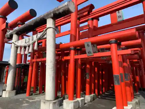 小泉稲荷神社の鳥居