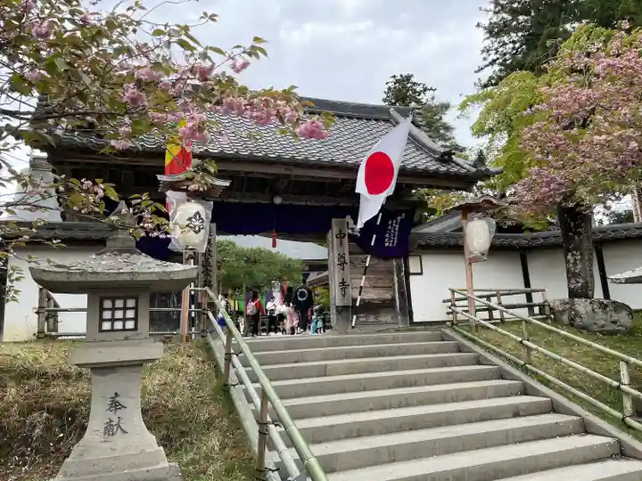 中尊寺の山門・神門