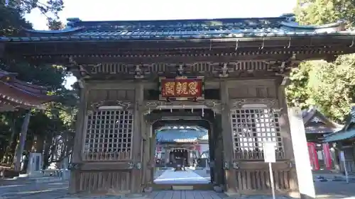 久遠寺の山門