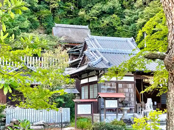 猪田神社の山門・神門