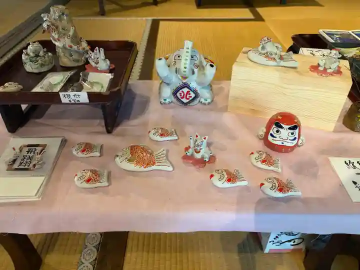 かっぱの寺 栖足寺の{uncategorized: "未分類", other: "その他", undefined: "問題あり", building: "その他建物", grave: "お墓", sacred_gate: "鳥居", guardian: "狛犬", statue: "像", buddha: "仏像", history: "歴史", nature: "自然", garden: "庭園", animal: "動物", pagoda: "塔", temizu: "手水舎", mountain_gate: "山門・神門", sanctuary: "本殿・本堂", subordinate: "末社・摂社", art: "芸術", scenery: "景色", jizo: "地蔵", ema: "絵馬", goshuin: "御朱印", omikuji: "おみくじ", items: "授与品その他", amulet: "お守り", goshuincho: "御朱印帳", eats: "食事", festival: "お祭り", votive_dance: "神楽", shichigosan: "七五三参", wedding: "結婚式", experience: "体験その他", initially: "初詣", around: "周辺", anti_infection: "感染症対策"}