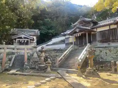 大川八幡神社の{uncategorized: "未分類", other: "その他", undefined: "問題あり", building: "その他建物", grave: "お墓", sacred_gate: "鳥居", guardian: "狛犬", statue: "像", buddha: "仏像", history: "歴史", nature: "自然", garden: "庭園", animal: "動物", pagoda: "塔", temizu: "手水舎", mountain_gate: "山門・神門", sanctuary: "本殿・本堂", subordinate: "末社・摂社", art: "芸術", scenery: "景色", jizo: "地蔵", ema: "絵馬", goshuin: "御朱印", omikuji: "おみくじ", items: "授与品その他", amulet: "お守り", goshuincho: "御朱印帳", eats: "食事", festival: "お祭り", votive_dance: "神楽", shichigosan: "七五三参", wedding: "結婚式", experience: "体験その他", initially: "初詣", around: "周辺", anti_infection: "感染症対策"}