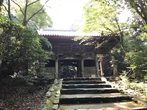 西山興隆寺の山門