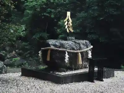飛瀧神社（熊野那智大社別宮）の{uncategorized: "未分類", other: "その他", undefined: "問題あり", building: "その他建物", grave: "お墓", sacred_gate: "鳥居", guardian: "狛犬", statue: "像", buddha: "仏像", history: "歴史", nature: "自然", garden: "庭園", animal: "動物", pagoda: "塔", temizu: "手水舎", mountain_gate: "山門・神門", sanctuary: "本殿・本堂", subordinate: "末社・摂社", art: "芸術", scenery: "景色", jizo: "地蔵", ema: "絵馬", goshuin: "御朱印", omikuji: "おみくじ", items: "授与品その他", amulet: "お守り", goshuincho: "御朱印帳", eats: "食事", festival: "お祭り", votive_dance: "神楽", shichigosan: "七五三参", wedding: "結婚式", experience: "体験その他", initially: "初詣", around: "周辺", anti_infection: "感染症対策"}
