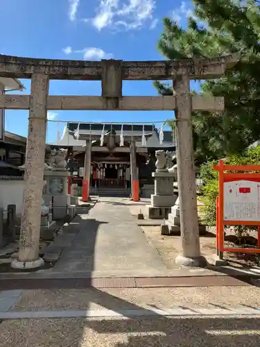 出世稻荷神社の鳥居