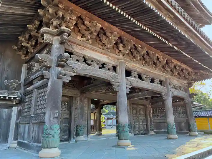 井波別院瑞泉寺の山門・神門