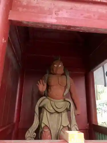 御岩神社の像