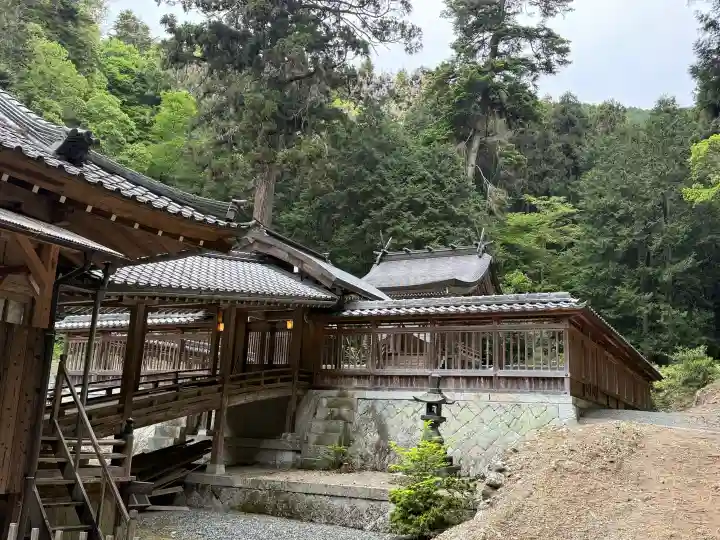 安志加茂神社の{uncategorized: "未分類", other: "その他", undefined: "問題あり", building: "その他建物", grave: "お墓", sacred_gate: "鳥居", guardian: "狛犬", statue: "像", buddha: "仏像", history: "歴史", nature: "自然", garden: "庭園", animal: "動物", pagoda: "塔", temizu: "手水舎", mountain_gate: "山門・神門", sanctuary: "本殿・本堂", subordinate: "末社・摂社", art: "芸術", scenery: "景色", jizo: "地蔵", ema: "絵馬", goshuin: "御朱印", omikuji: "おみくじ", items: "授与品その他", amulet: "お守り", goshuincho: "御朱印帳", eats: "食事", festival: "お祭り", votive_dance: "神楽", shichigosan: "七五三参", wedding: "結婚式", experience: "体験その他", initially: "初詣", around: "周辺", anti_infection: "感染症対策"}