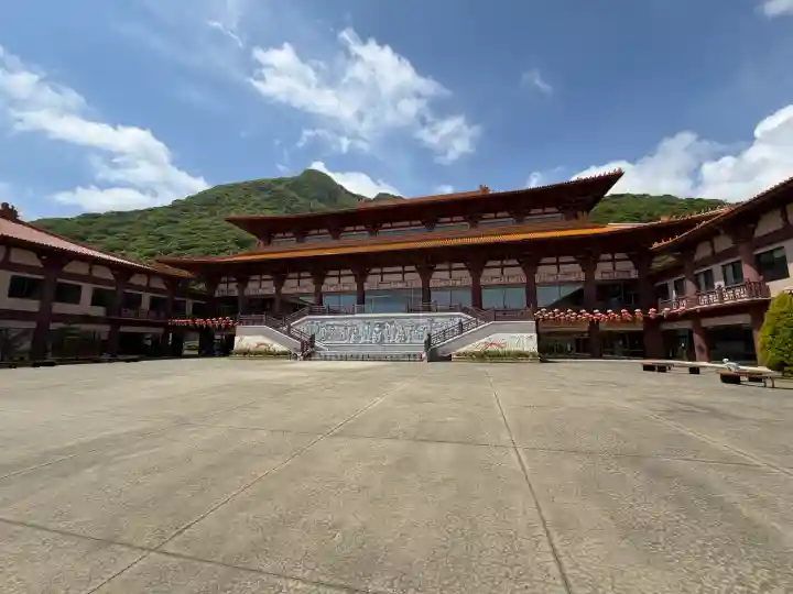 佛光山法水寺の{uncategorized: "未分類", other: "その他", undefined: "問題あり", building: "その他建物", grave: "お墓", sacred_gate: "鳥居", guardian: "狛犬", statue: "像", buddha: "仏像", history: "歴史", nature: "自然", garden: "庭園", animal: "動物", pagoda: "塔", temizu: "手水舎", mountain_gate: "山門・神門", sanctuary: "本殿・本堂", subordinate: "末社・摂社", art: "芸術", scenery: "景色", jizo: "地蔵", ema: "絵馬", goshuin: "御朱印", omikuji: "おみくじ", items: "授与品その他", amulet: "お守り", goshuincho: "御朱印帳", eats: "食事", festival: "お祭り", votive_dance: "神楽", shichigosan: "七五三参", wedding: "結婚式", experience: "体験その他", initially: "初詣", around: "周辺", anti_infection: "感染症対策"}