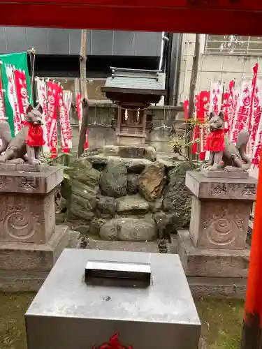 連理稲荷神社の{uncategorized: "未分類", other: "その他", undefined: "問題あり", building: "その他建物", grave: "お墓", sacred_gate: "鳥居", guardian: "狛犬", statue: "像", buddha: "仏像", history: "歴史", nature: "自然", garden: "庭園", animal: "動物", pagoda: "塔", temizu: "手水舎", mountain_gate: "山門・神門", sanctuary: "本殿・本堂", subordinate: "末社・摂社", art: "芸術", scenery: "景色", jizo: "地蔵", ema: "絵馬", goshuin: "御朱印", omikuji: "おみくじ", items: "授与品その他", amulet: "お守り", goshuincho: "御朱印帳", eats: "食事", festival: "お祭り", votive_dance: "神楽", shichigosan: "七五三参", wedding: "結婚式", experience: "体験その他", initially: "初詣", around: "周辺", anti_infection: "感染症対策"}