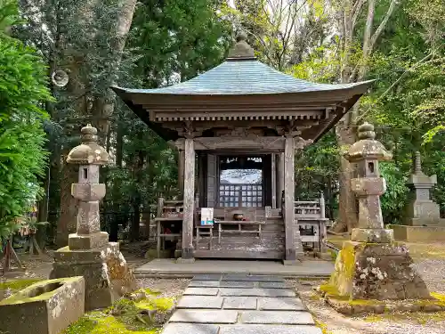 高館義経堂の建物その他