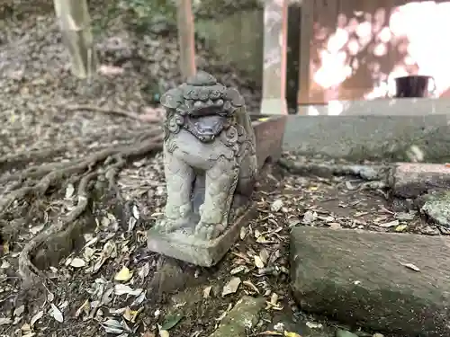 太郎稲荷神社の狛犬