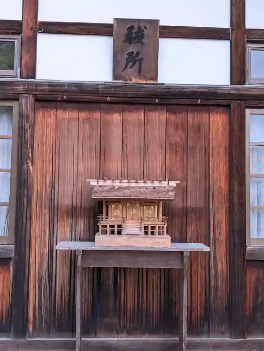 射水神社の{uncategorized: "未分類", other: "その他", undefined: "問題あり", building: "その他建物", grave: "お墓", sacred_gate: "鳥居", guardian: "狛犬", statue: "像", buddha: "仏像", history: "歴史", nature: "自然", garden: "庭園", animal: "動物", pagoda: "塔", temizu: "手水舎", mountain_gate: "山門・神門", sanctuary: "本殿・本堂", subordinate: "末社・摂社", art: "芸術", scenery: "景色", jizo: "地蔵", ema: "絵馬", goshuin: "御朱印", omikuji: "おみくじ", items: "授与品その他", amulet: "お守り", goshuincho: "御朱印帳", eats: "食事", festival: "お祭り", votive_dance: "神楽", shichigosan: "七五三参", wedding: "結婚式", experience: "体験その他", initially: "初詣", around: "周辺", anti_infection: "感染症対策"}