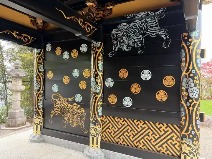 水戸東照宮の{uncategorized: "未分類", other: "その他", undefined: "問題あり", building: "その他建物", grave: "お墓", sacred_gate: "鳥居", guardian: "狛犬", statue: "像", buddha: "仏像", history: "歴史", nature: "自然", garden: "庭園", animal: "動物", pagoda: "塔", temizu: "手水舎", mountain_gate: "山門・神門", sanctuary: "本殿・本堂", subordinate: "末社・摂社", art: "芸術", scenery: "景色", jizo: "地蔵", ema: "絵馬", goshuin: "御朱印", omikuji: "おみくじ", items: "授与品その他", amulet: "お守り", goshuincho: "御朱印帳", eats: "食事", festival: "お祭り", votive_dance: "神楽", shichigosan: "七五三参", wedding: "結婚式", experience: "体験その他", initially: "初詣", around: "周辺", anti_infection: "感染症対策"}