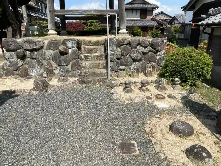 盛願寺の{uncategorized: "未分類", other: "その他", undefined: "問題あり", building: "その他建物", grave: "お墓", sacred_gate: "鳥居", guardian: "狛犬", statue: "像", buddha: "仏像", history: "歴史", nature: "自然", garden: "庭園", animal: "動物", pagoda: "塔", temizu: "手水舎", mountain_gate: "山門・神門", sanctuary: "本殿・本堂", subordinate: "末社・摂社", art: "芸術", scenery: "景色", jizo: "地蔵", ema: "絵馬", goshuin: "御朱印", omikuji: "おみくじ", items: "授与品その他", amulet: "お守り", goshuincho: "御朱印帳", eats: "食事", festival: "お祭り", votive_dance: "神楽", shichigosan: "七五三参", wedding: "結婚式", experience: "体験その他", initially: "初詣", around: "周辺", anti_infection: "感染症対策"}