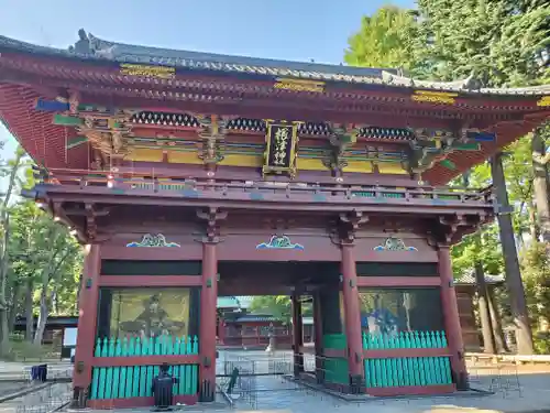 根津神社の山門