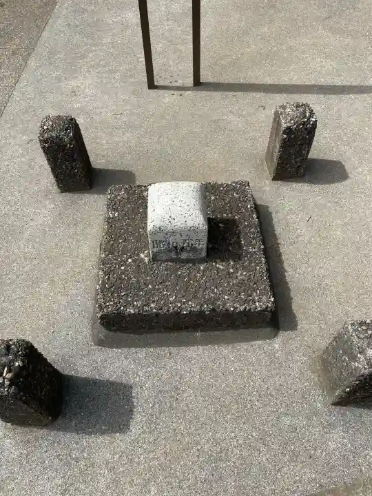 諏訪神社の{uncategorized: "未分類", other: "その他", undefined: "問題あり", building: "その他建物", grave: "お墓", sacred_gate: "鳥居", guardian: "狛犬", statue: "像", buddha: "仏像", history: "歴史", nature: "自然", garden: "庭園", animal: "動物", pagoda: "塔", temizu: "手水舎", mountain_gate: "山門・神門", sanctuary: "本殿・本堂", subordinate: "末社・摂社", art: "芸術", scenery: "景色", jizo: "地蔵", ema: "絵馬", goshuin: "御朱印", omikuji: "おみくじ", items: "授与品その他", amulet: "お守り", goshuincho: "御朱印帳", eats: "食事", festival: "お祭り", votive_dance: "神楽", shichigosan: "七五三参", wedding: "結婚式", experience: "体験その他", initially: "初詣", around: "周辺", anti_infection: "感染症対策"}