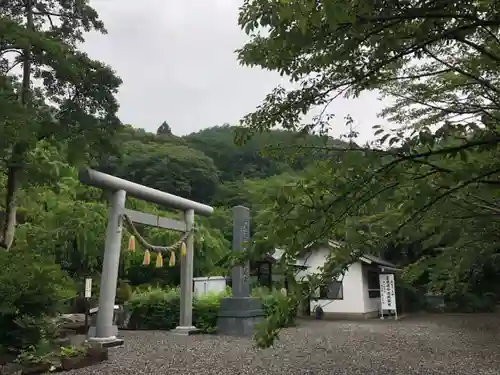 カナメ神宮の鳥居