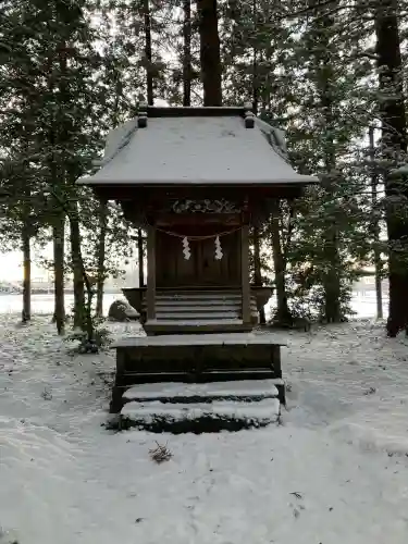 飯貝熊野神社の{uncategorized: "未分類", other: "その他", undefined: "問題あり", building: "その他建物", grave: "お墓", sacred_gate: "鳥居", guardian: "狛犬", statue: "像", buddha: "仏像", history: "歴史", nature: "自然", garden: "庭園", animal: "動物", pagoda: "塔", temizu: "手水舎", mountain_gate: "山門・神門", sanctuary: "本殿・本堂", subordinate: "末社・摂社", art: "芸術", scenery: "景色", jizo: "地蔵", ema: "絵馬", goshuin: "御朱印", omikuji: "おみくじ", items: "授与品その他", amulet: "お守り", goshuincho: "御朱印帳", eats: "食事", festival: "お祭り", votive_dance: "神楽", shichigosan: "七五三参", wedding: "結婚式", experience: "体験その他", initially: "初詣", around: "周辺", anti_infection: "感染症対策"}
