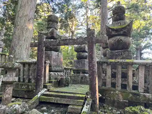 高野山金剛峯寺奥の院の塔